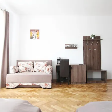 סיביו Central Parc Studios מראה חיצוני תמונה